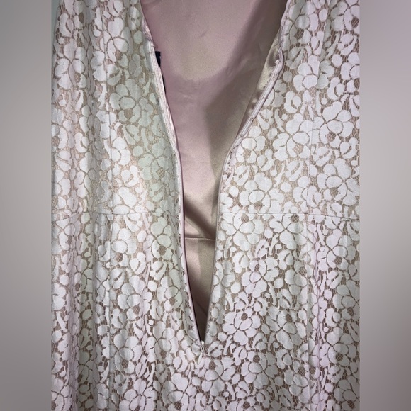 Beautiful white lace dress - Picture 4 of 9